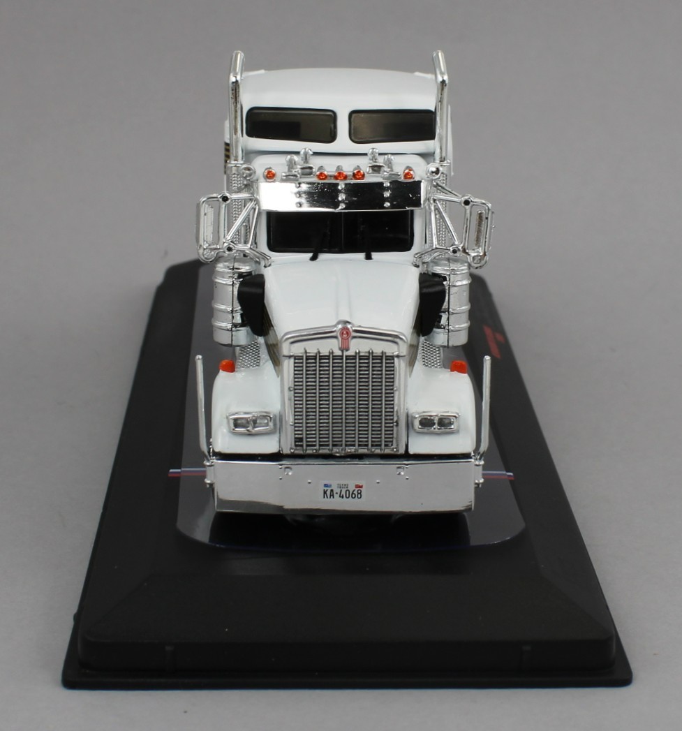 1:64 IXO Models *WHITE James Bond 007* Kenworth W900 Semi Truck NIB!