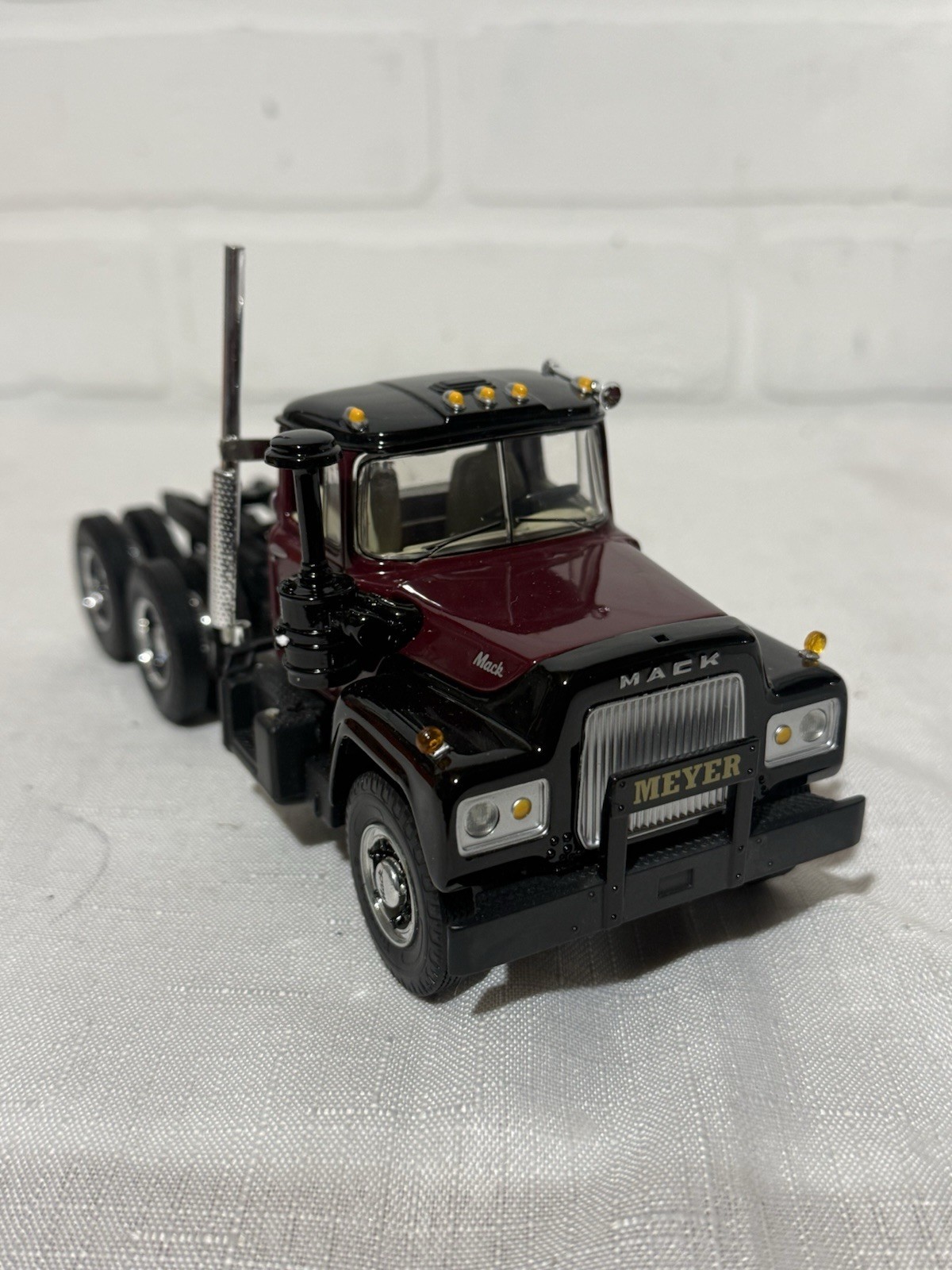 First Gear 19-2629 Ray Meyer Mack R-Model Tractor with 35′ Box Trailer NIB