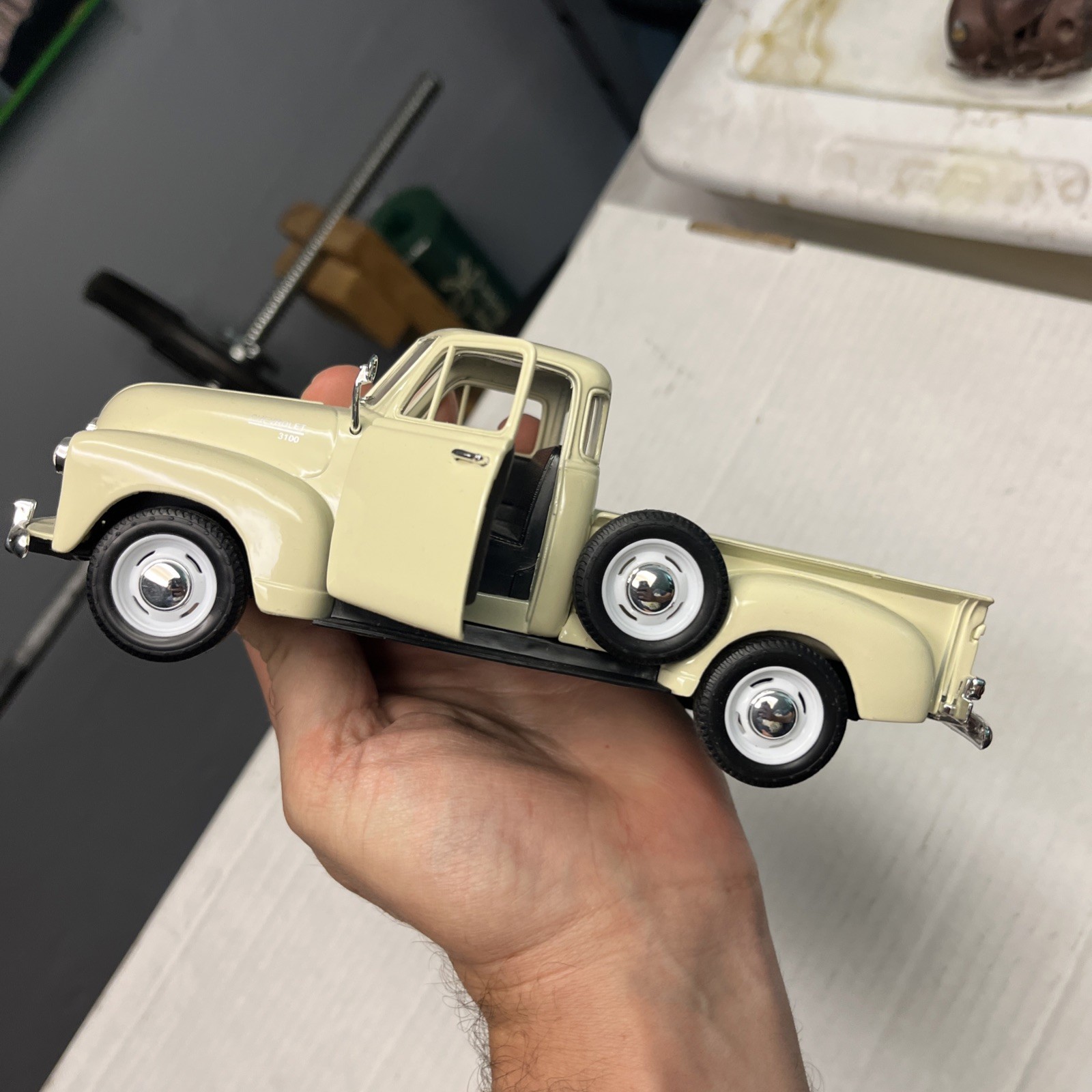 1953 Chevy 3100 Pickup Truck, Cream Welly 22087 1/24 scale Diecast Model Toy Car