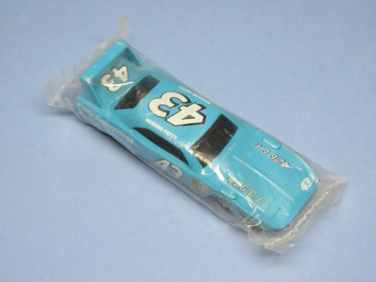 Richard Petty 1970 Plymouth Superbird Nascar 43 1:64 Diecast Sealed Plastic Bag