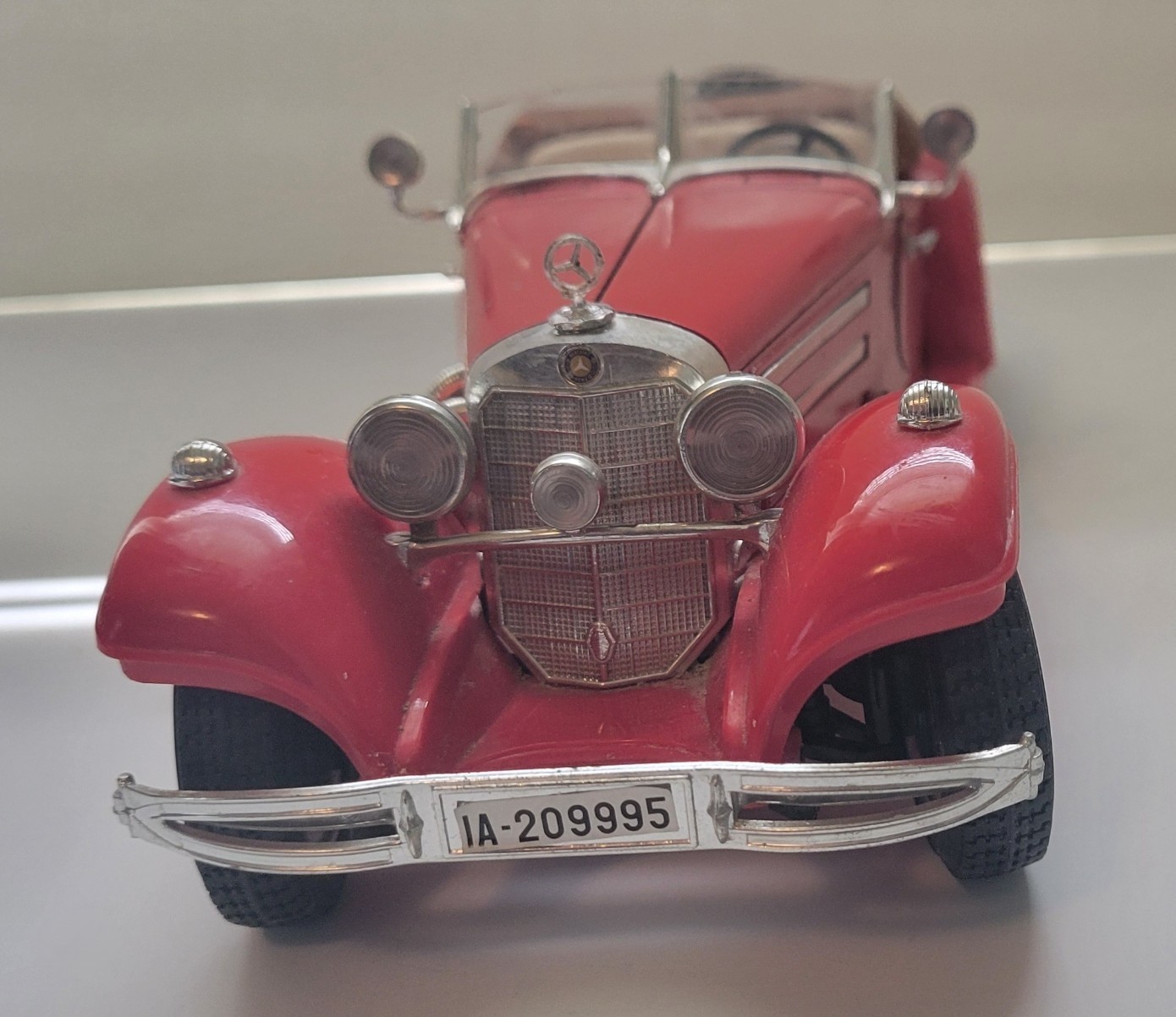 1936 Mercedes Benz 500 K Roadster 1:20 by Bburago Model #3020 with Stand