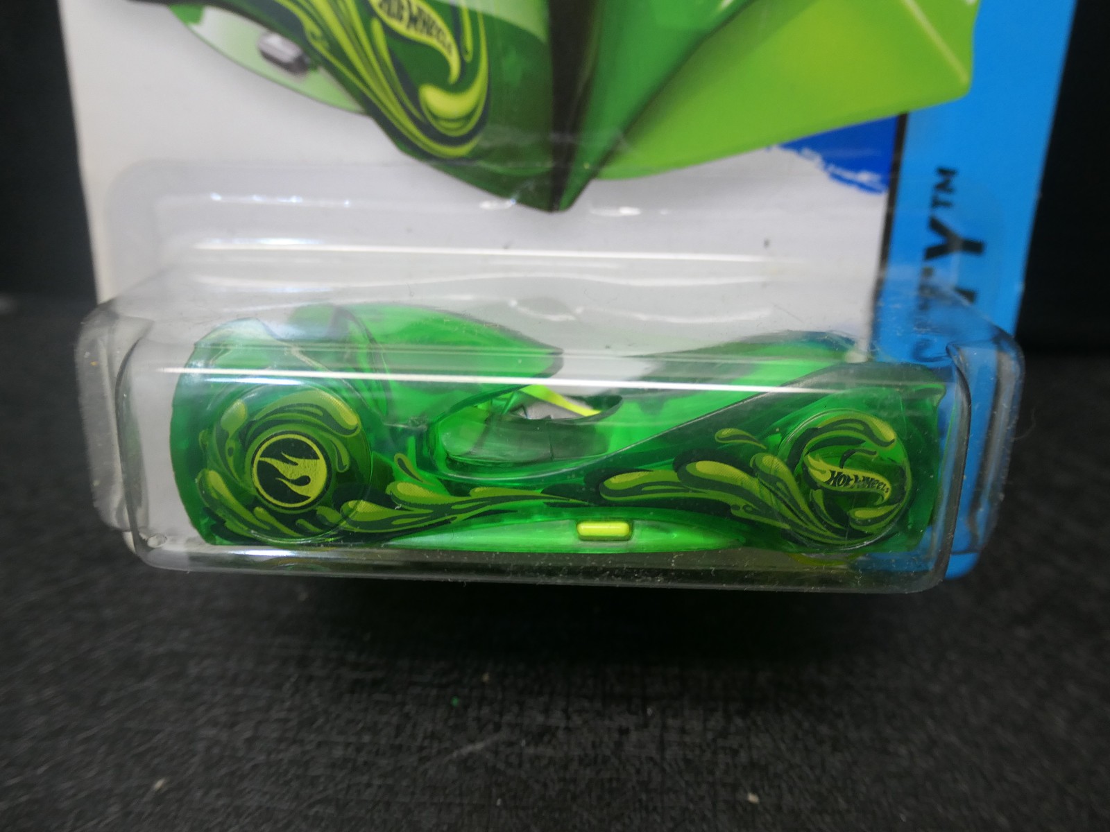 Hot Wheels HW City Cloak And Dagger in Green 77/250 Treasure Hunt