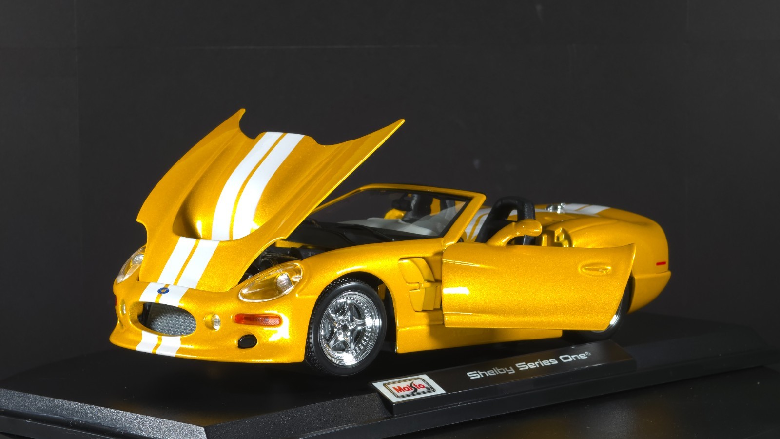 Shelby Series one 1:18 Maisto Exclusive Style Special Edition – Yellow