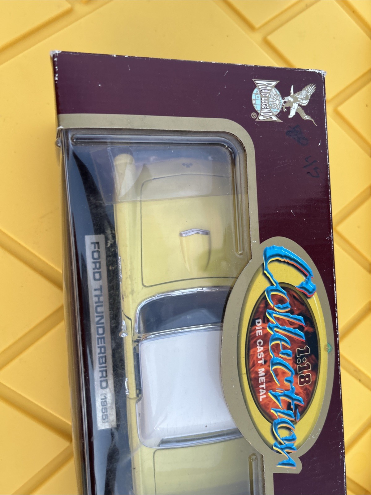 Road Legends Yat Ming 1955 Thunderbird Yellow removable top scale 1:18 Used