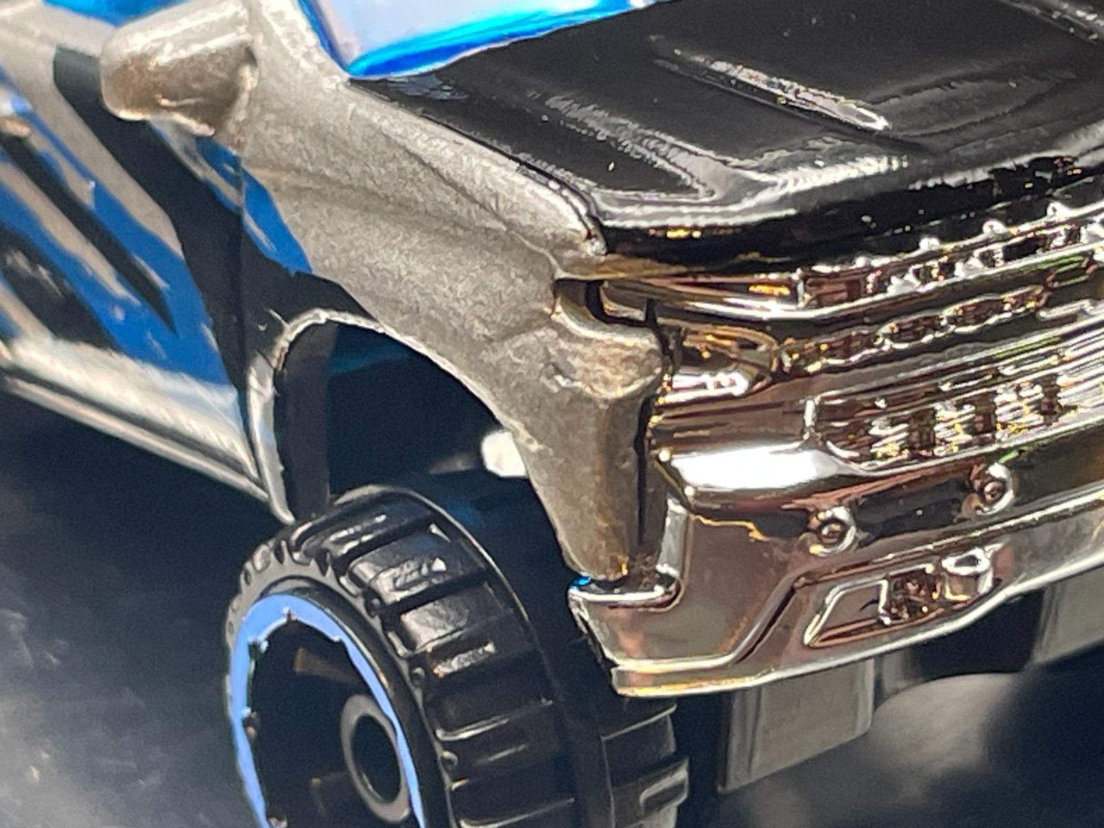 HOT WHEELS ’19 CHEVY SILVERADO TRAIL BOSS LT SILVER KMART EXCLUSIVE COLOR LOOSE