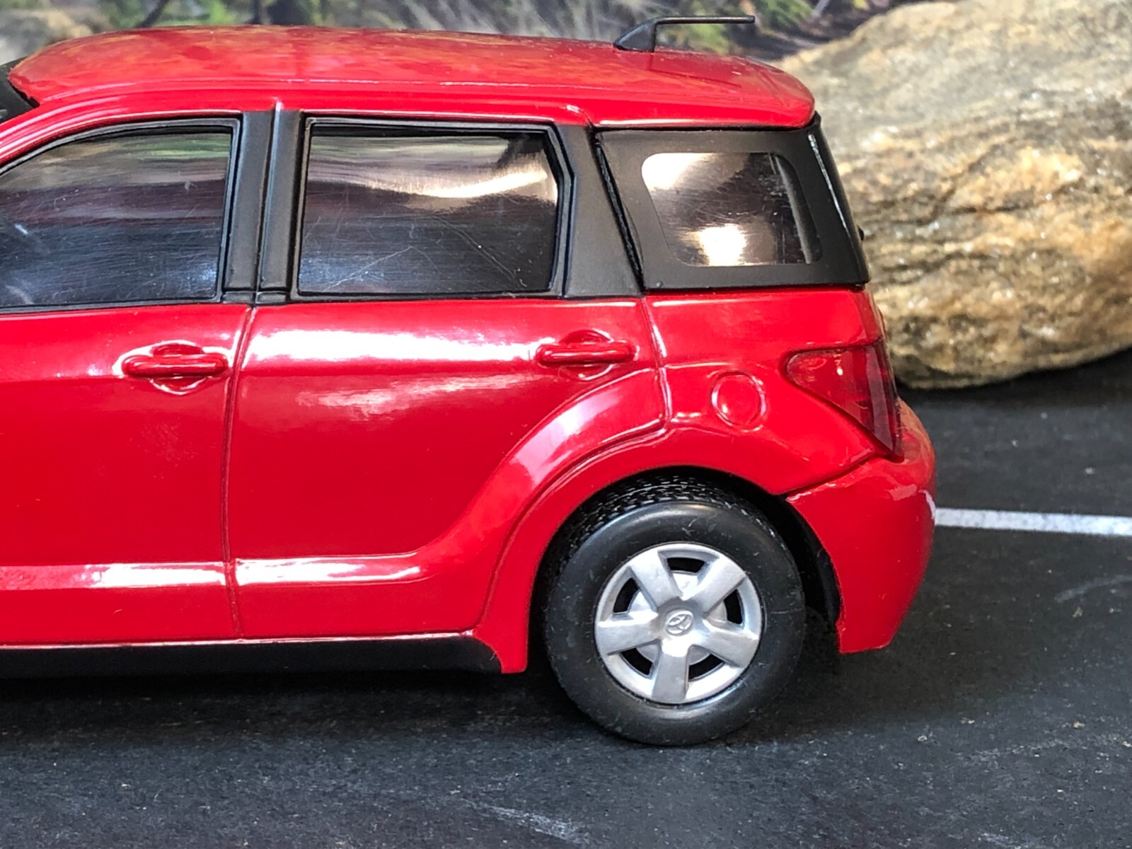 Imperfect 1:24 Diecast Car RED TOYOTA IST Official Licensed Product AS-IS