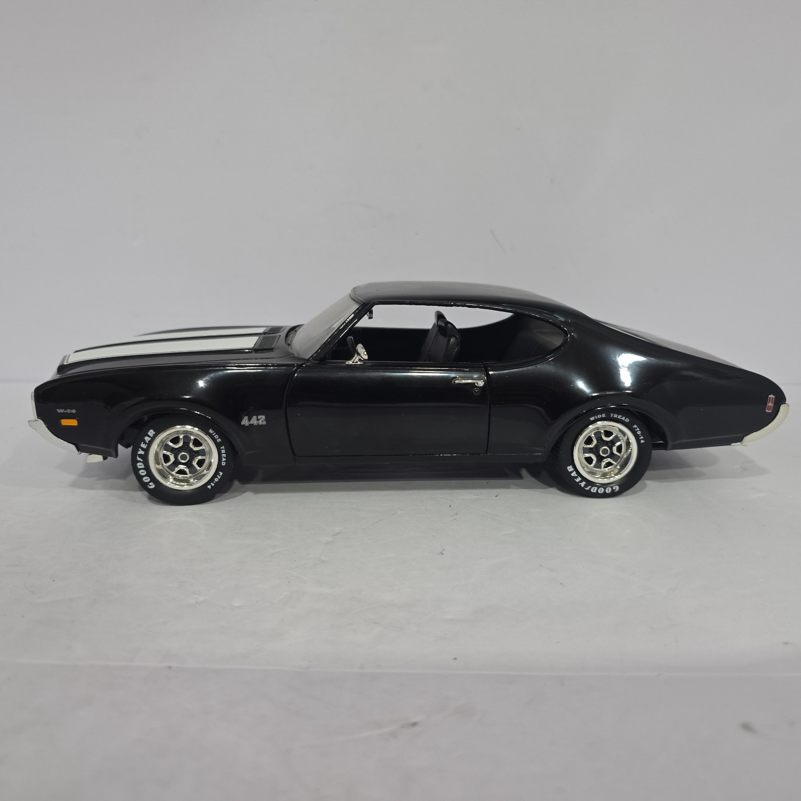 Ertl – 1969 Oldsmobile 442 W-30 Black – 1:18 Diecast – No Box