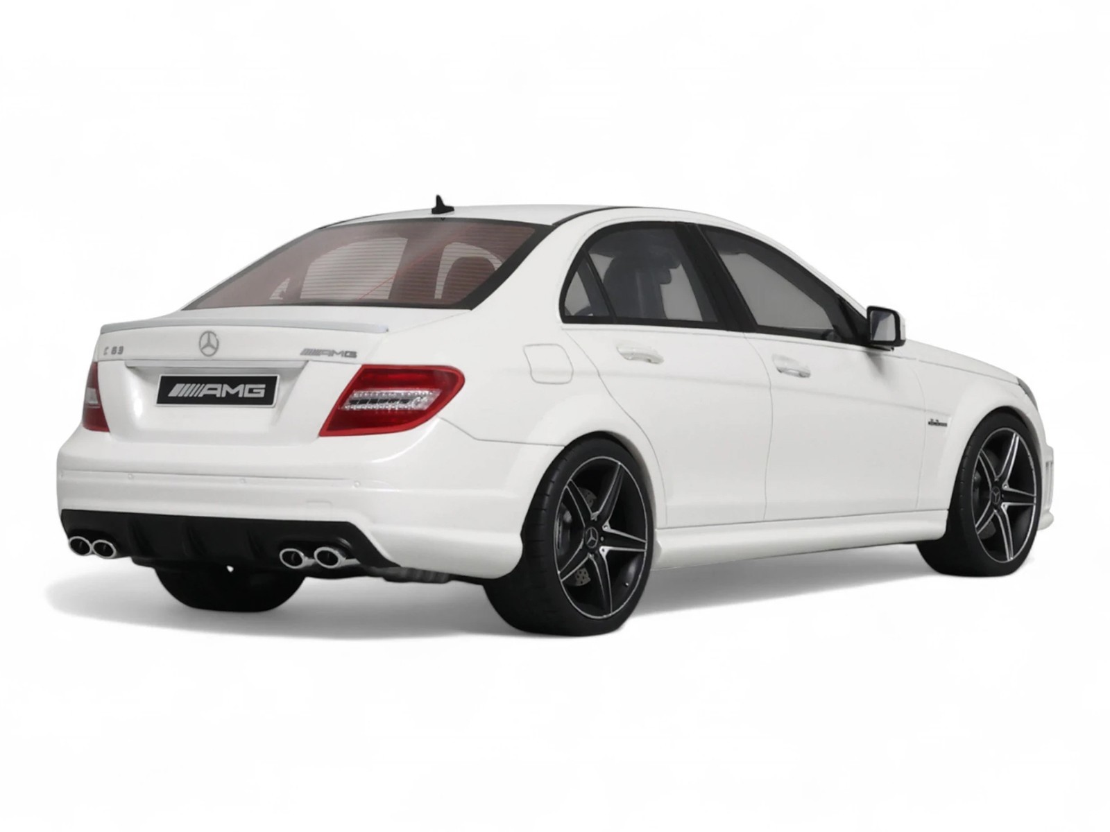 2007 MERCEDES-BENZ C63 AMG DIAMOND WHITE 1/18 MODEL CAR BY GT SPIRIT GT928