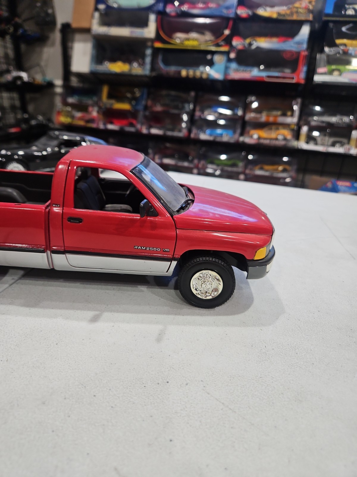 ERTL – 1995 DODGE RAM 2500 V-10 PICKUP TRUCK – 1/18 Diecast No Box