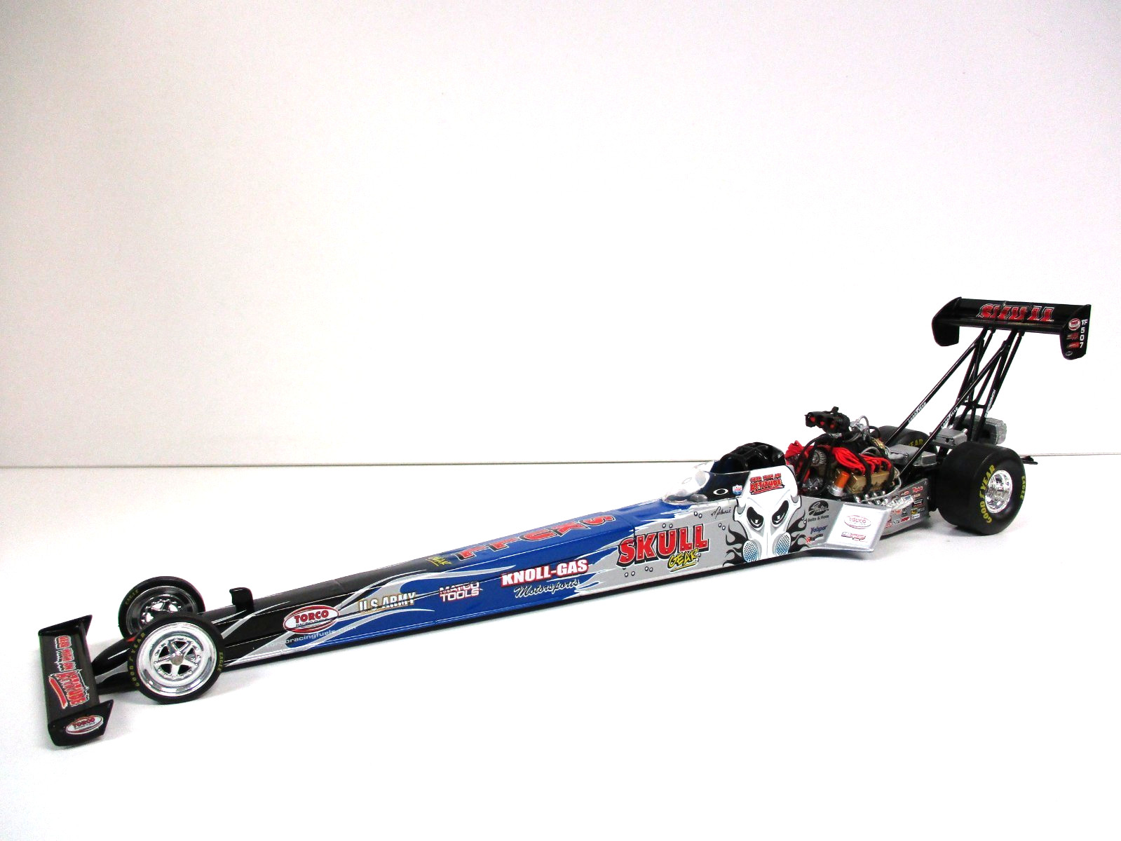 ACTION – MELANIE TROXEL SKULL GEAR TORCO 2006 NHRA TOP FUEL DRAGSTER 1/24