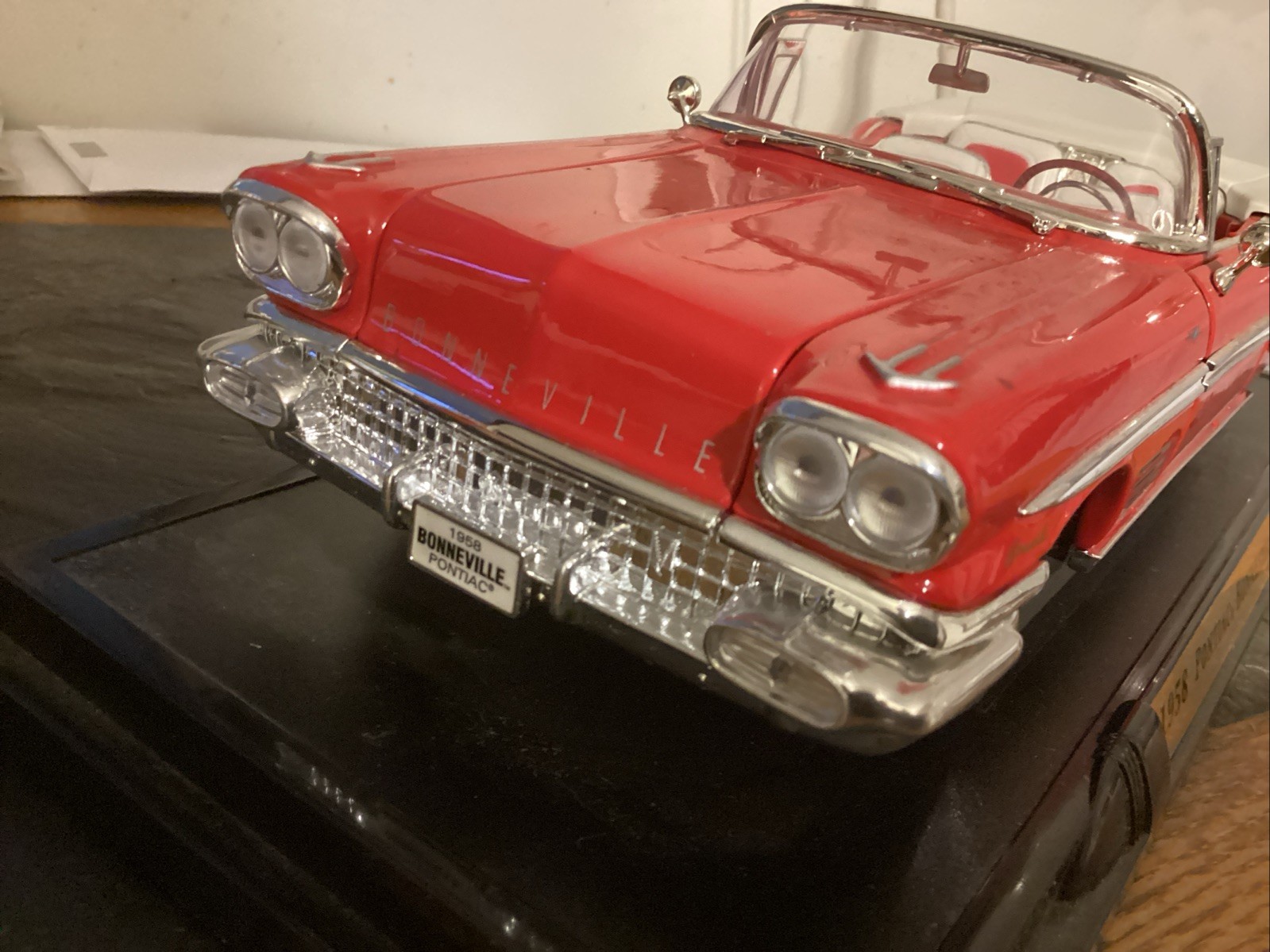 Road Signature 1958 Pontiac Bonneville Convertible 1:18 Diecast Red No Box