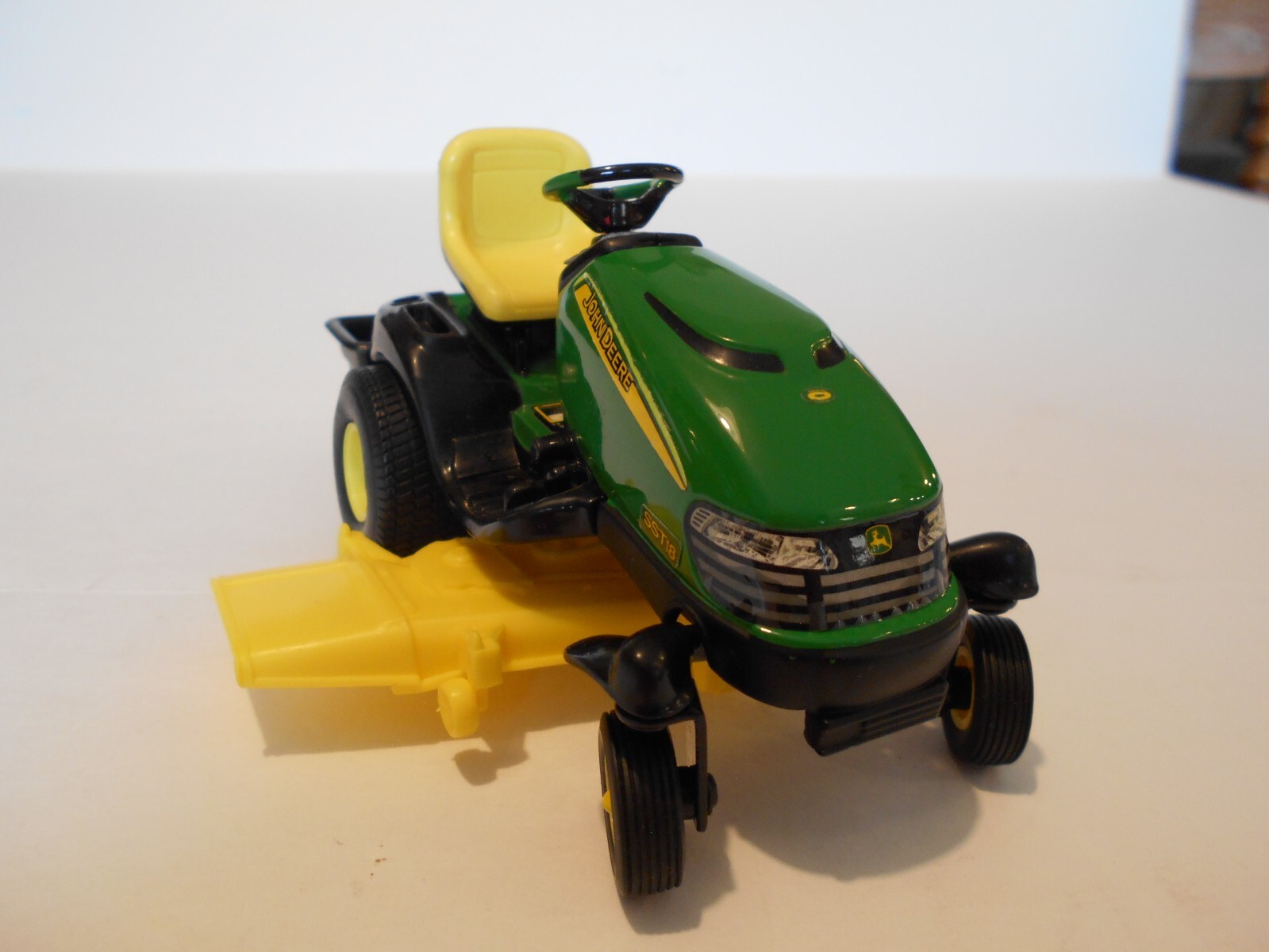 Vintage 2001 ERTL 1:16th Scale John Deere SST18 Spin-Steer Mower #15292, Used