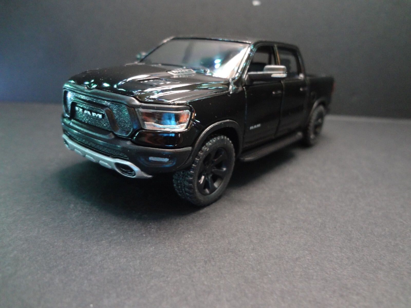 1:46 Scale 2019 Dodge RAM 1500 black – Loose