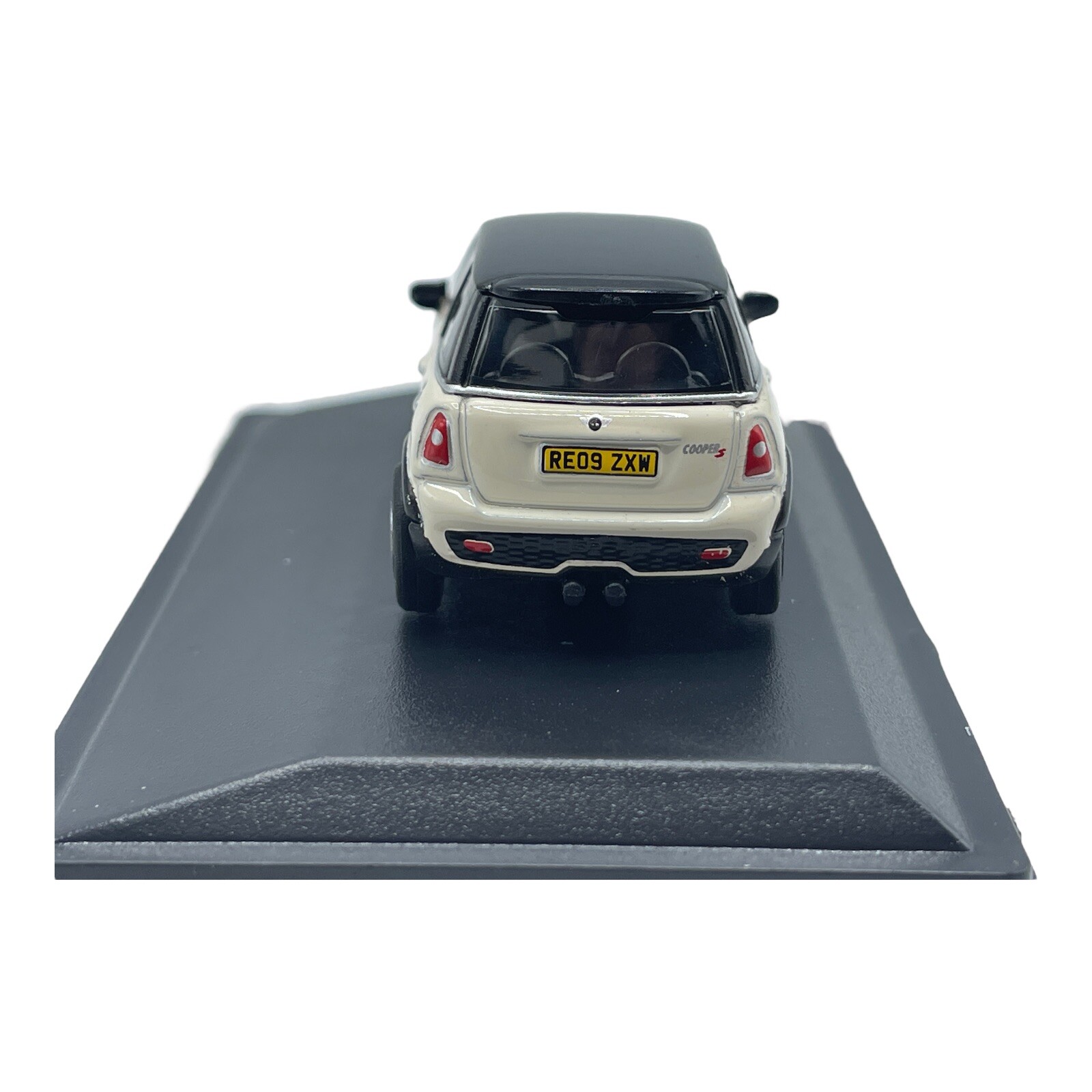 MINI Cooper S Hardtop R56 Pepper White with Black Roof Diecast car 1:76 OO Scale