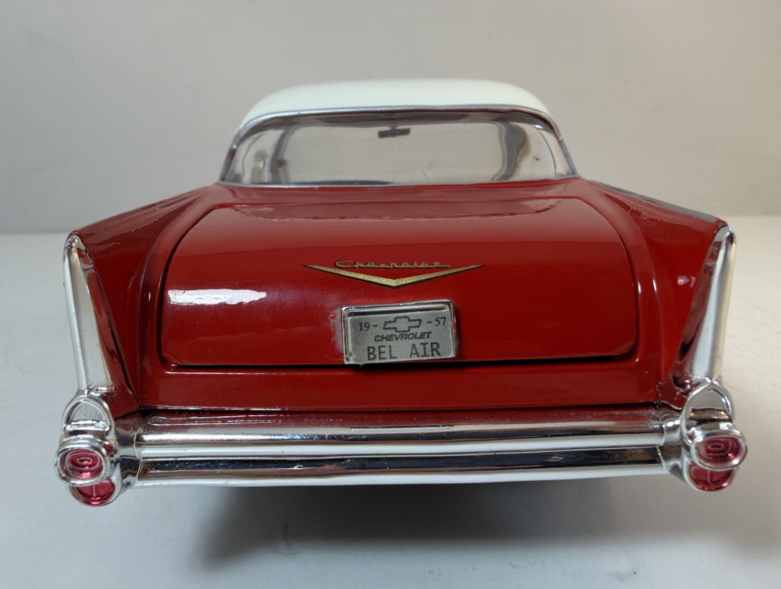 1:24 Scale Motormax 1957 Chevrolet Bel Air No. 68030/1 Red Officially Licensed