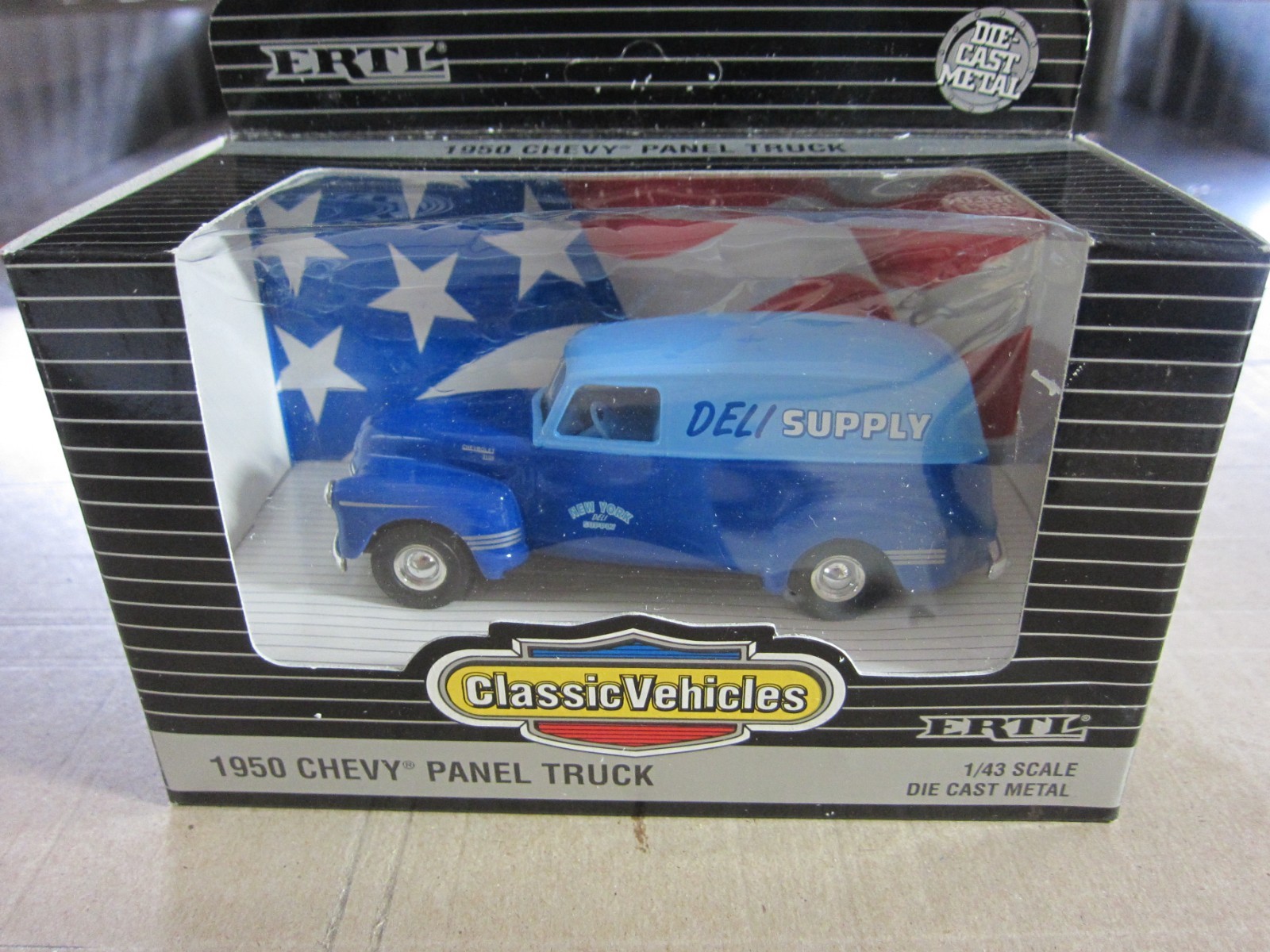 ERTL 1950 CHEVY PANEL TRUCK WRECKER CLASSIC VEHICLES 1/43 SCALE NEW 1993