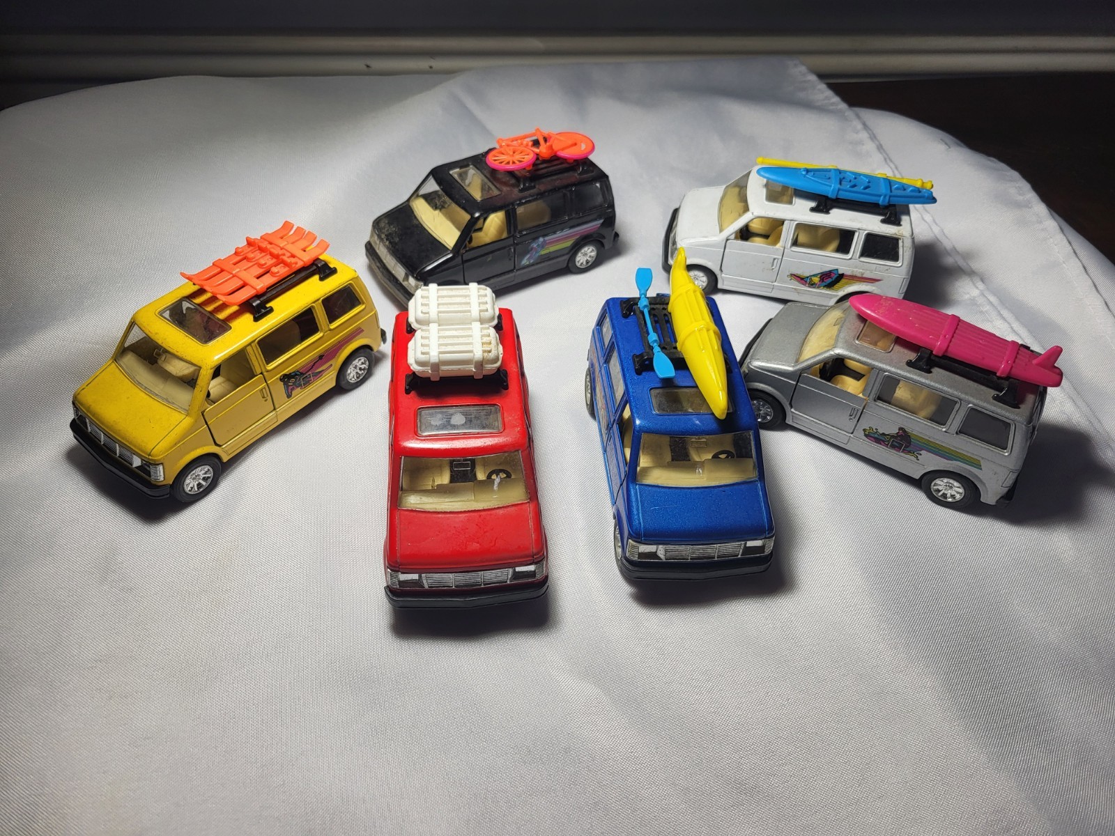 Lot of (6) Kintoy 1980s Pull back sports travel vans diecast 3.5