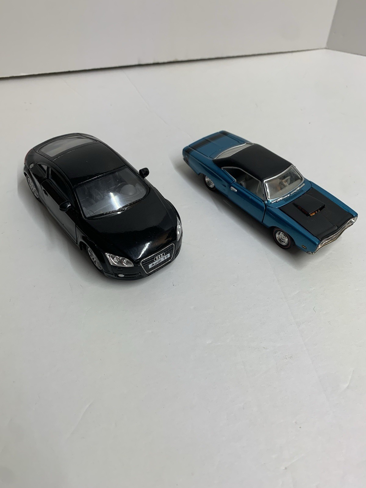Lot Of 2 Toy Cars Die-cast And Plastic Hot wheels And Other Brands Preowned.