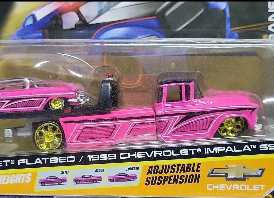 1957 Chevy Flatbed & 1959 Impala SS Pink Lowrider Hauler Set 1:64 Maisto Design