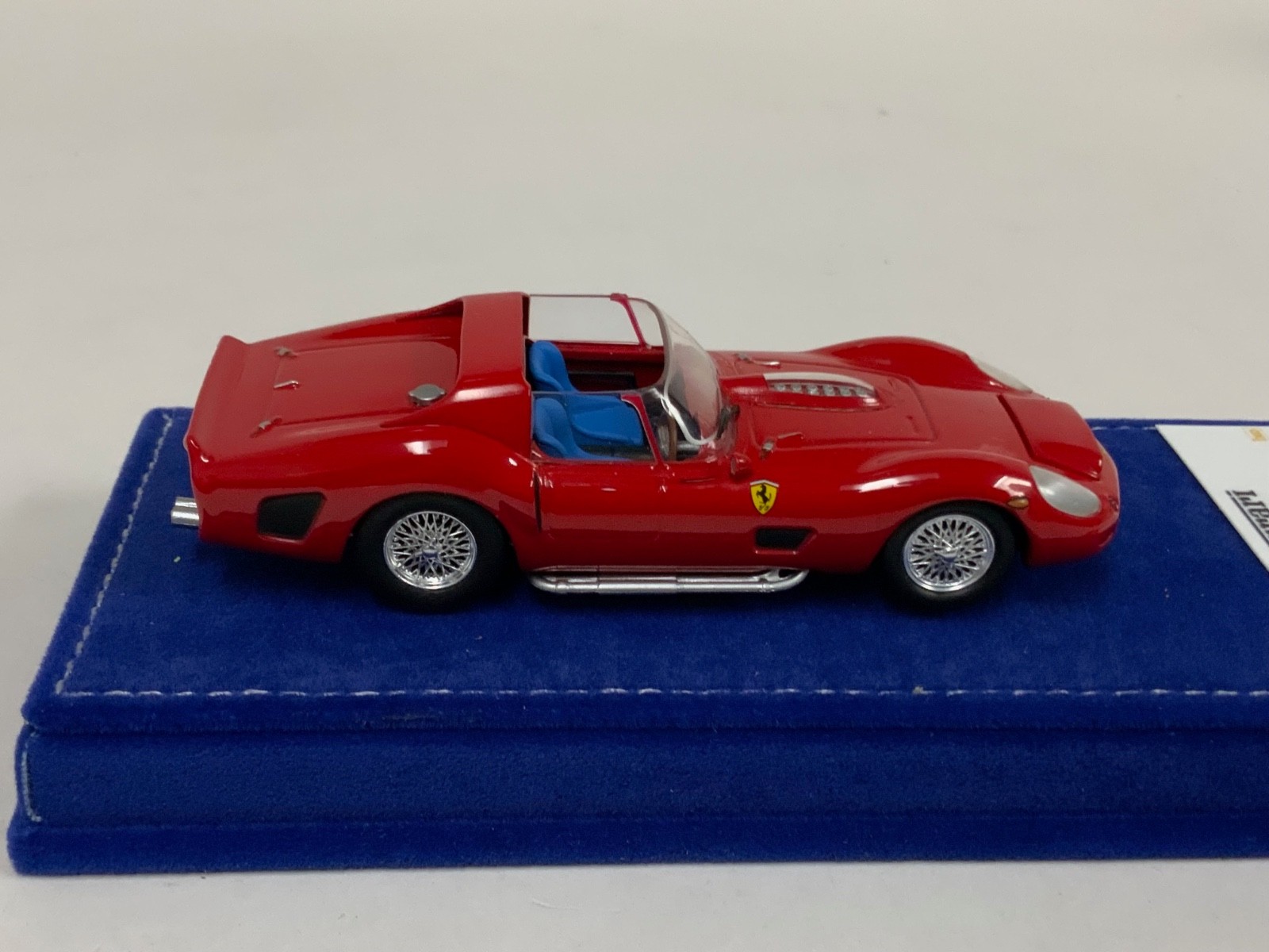 1/43 IXO Ferrari 330 TR from 1962 in Rosso Corsa red Suede base AB1163