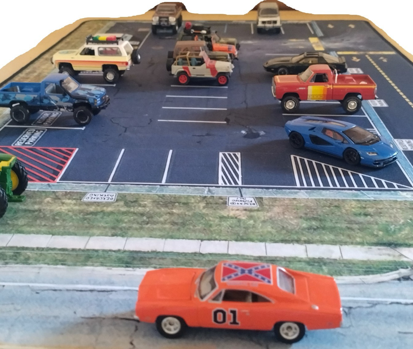 31″X 15.5″ Desk Mat Used Car Lot Dealership 1:64 scale
