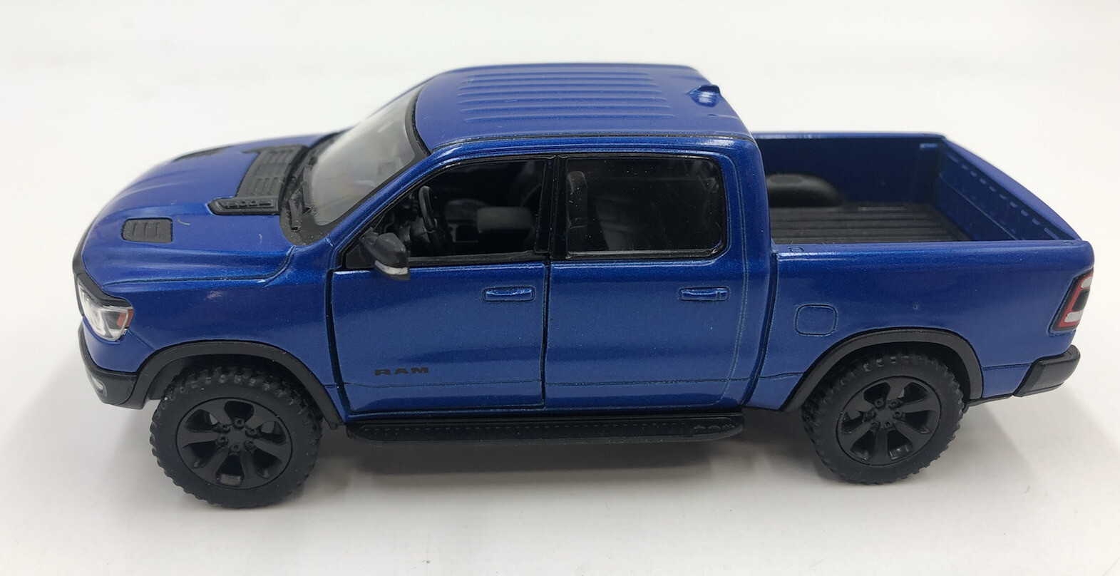 2 Kintoy Die Cast Dodge Ram 1500 Die Cast Red and Blue