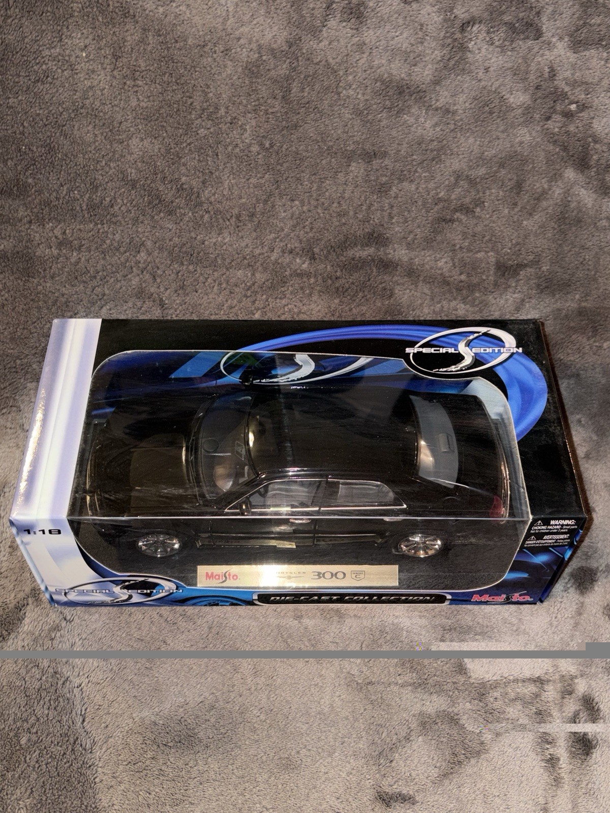 Maisto 2005 Chrysler 300C Hemi Black 1:18 Diecast Collectable Car