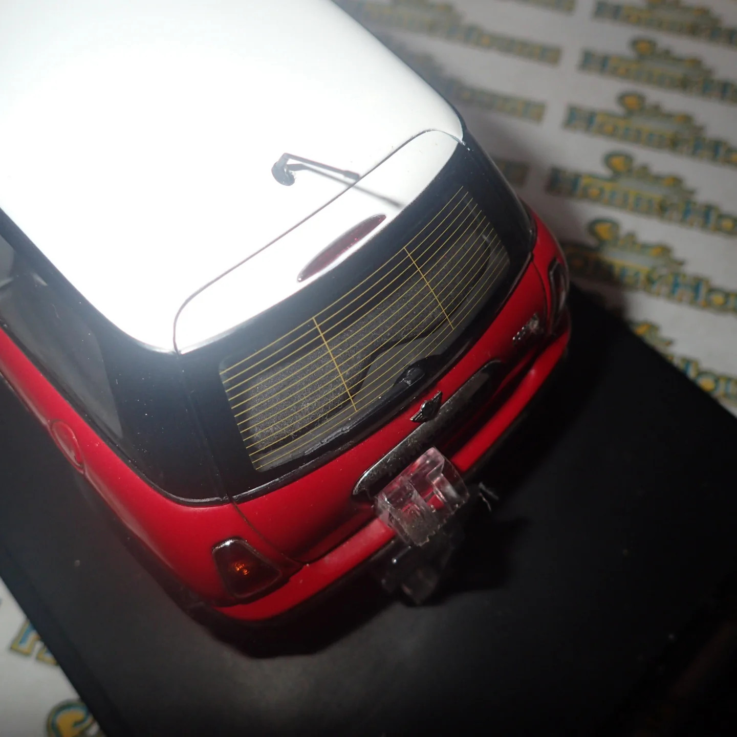 AutoArt 74822 – 1/18 Scale – BMW Mini Cooper Red