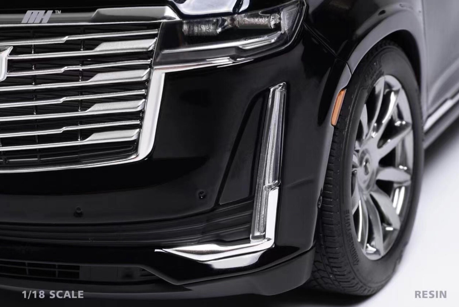 1/18 Motorhelix Cadillac Escalade 2022 in Gloss Black on Carbon Base