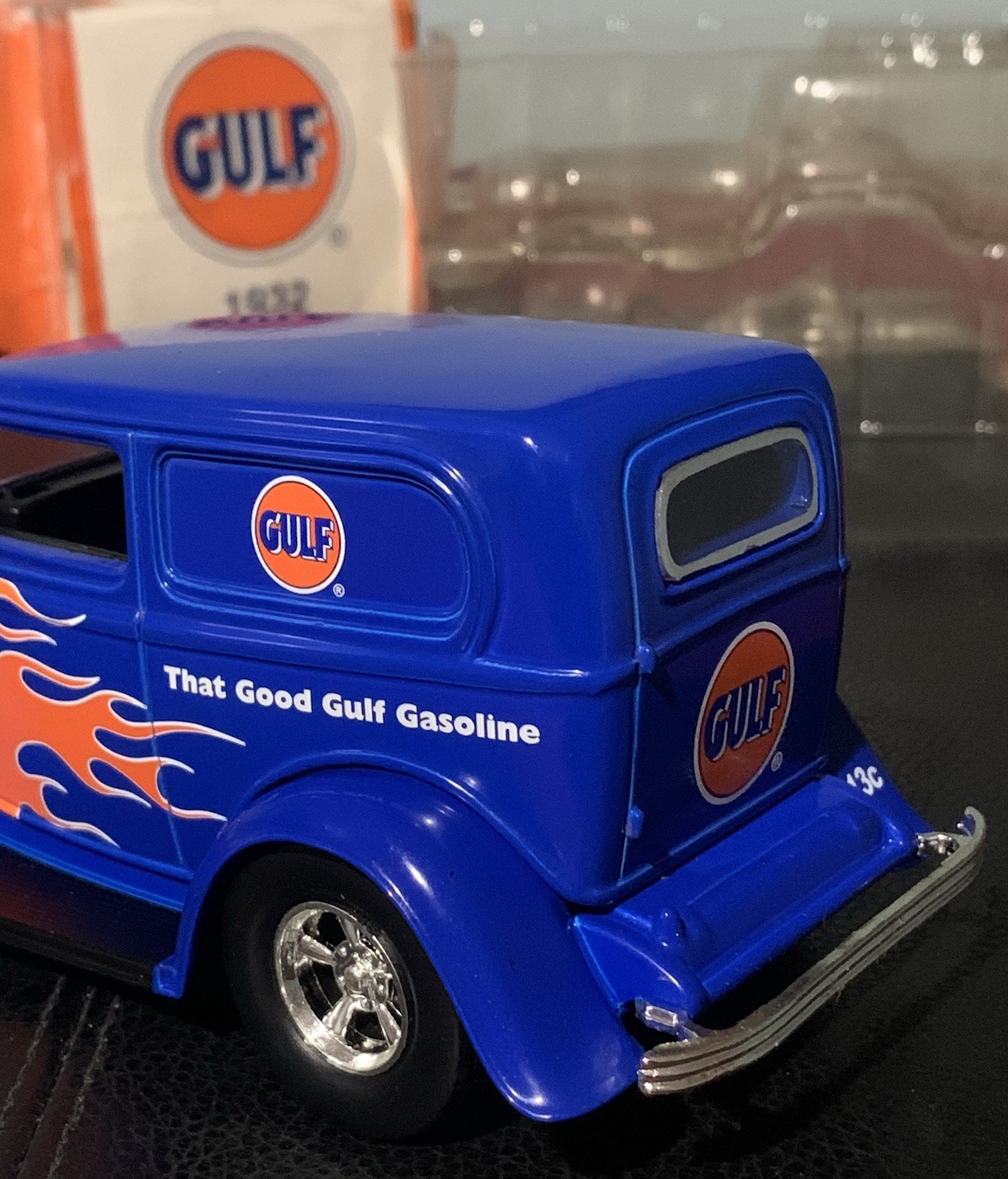 Gulf 1932 Ford Delivery Scale 1:25 Diecast Metal Limited Edition 2006.Damged Box