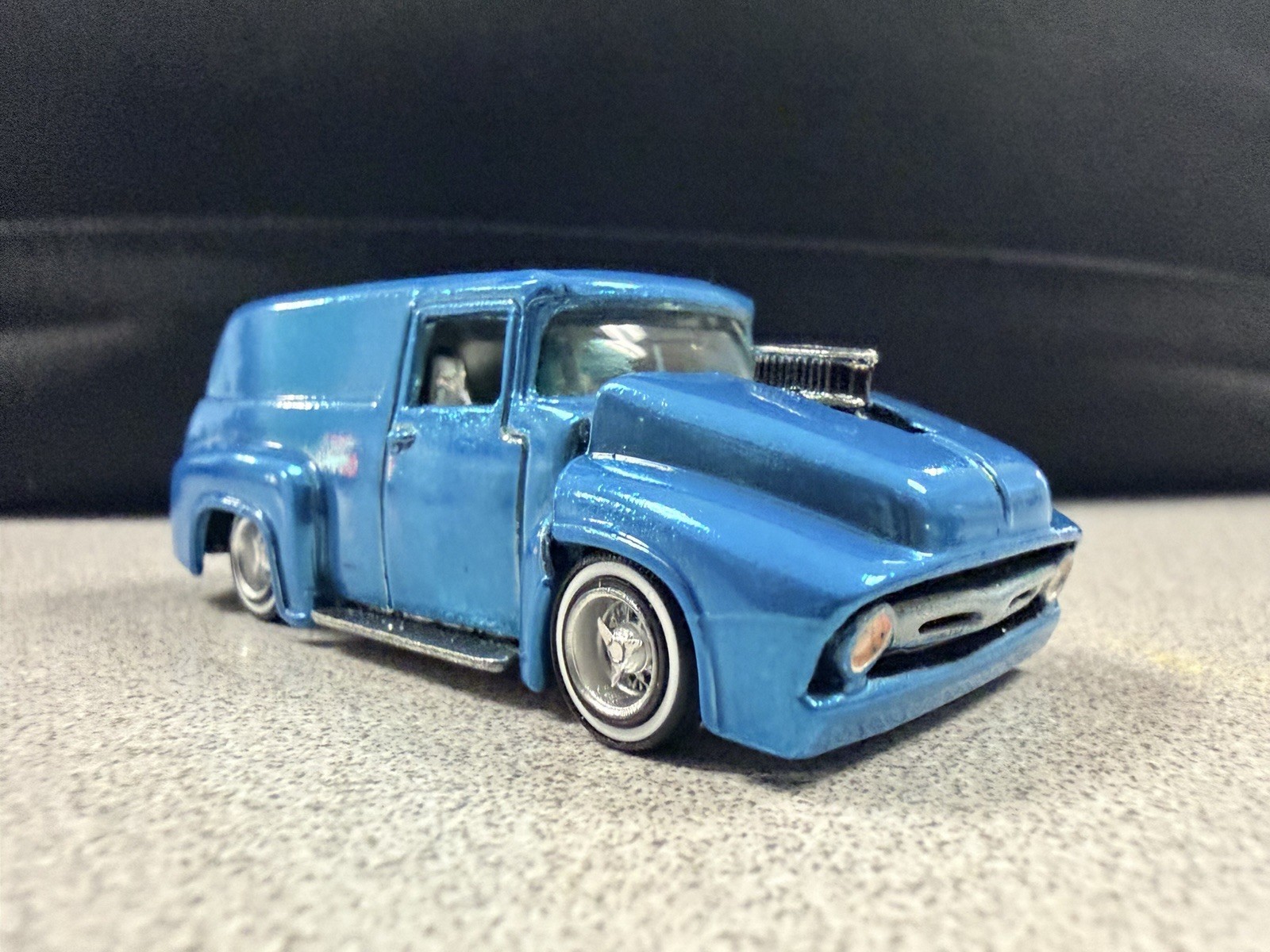 Hot Wheels ’56 Ford Custom, Blue Metalic Paint, on 3D printed lowrider wheels