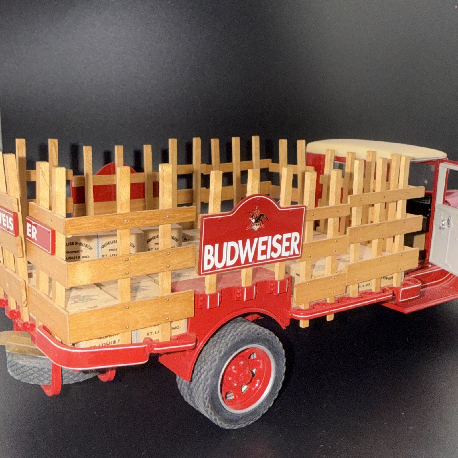 Danbury Mint 1933 Budweiser Delivery Diecast Truck Red 1/24 Anheuser-Busch