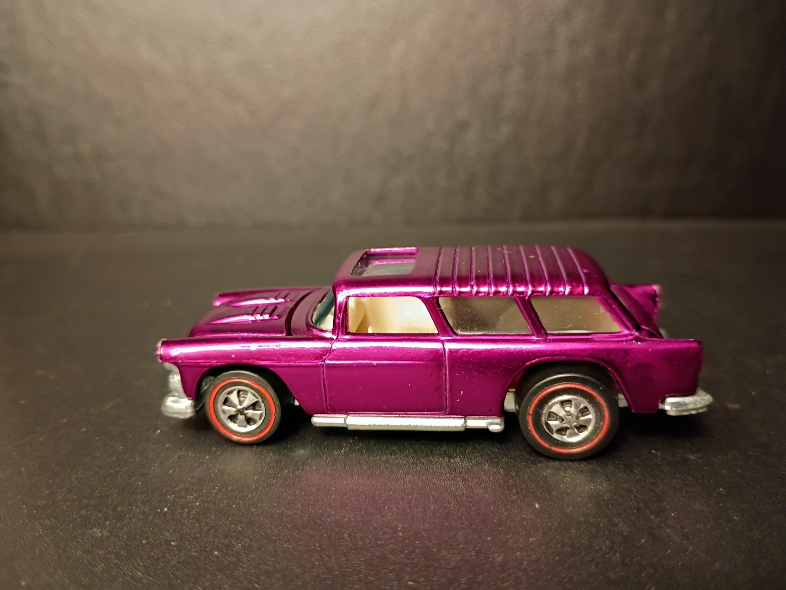 Hotwheels Redline Classic Nomad Magenta 1969 VN/MINT