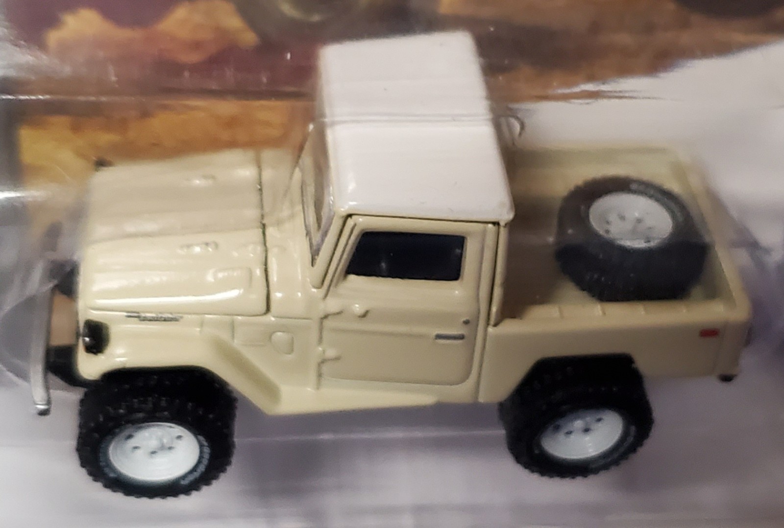 Johnny Lightning 1980 Toyota Land Cruiser Pickup – Tan, Mijo 2017