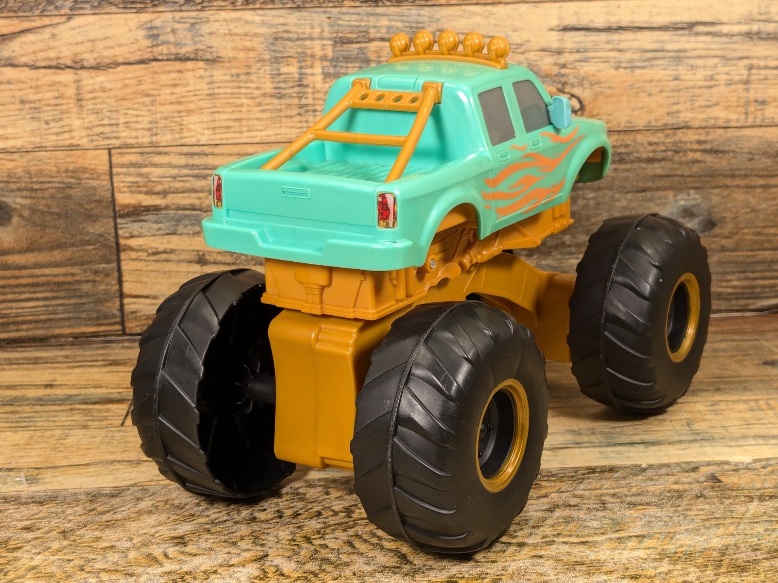 Disney Pixar Cars On the Road Circus Ivy Stunt Vehicle Jumping Monster Truck Toy