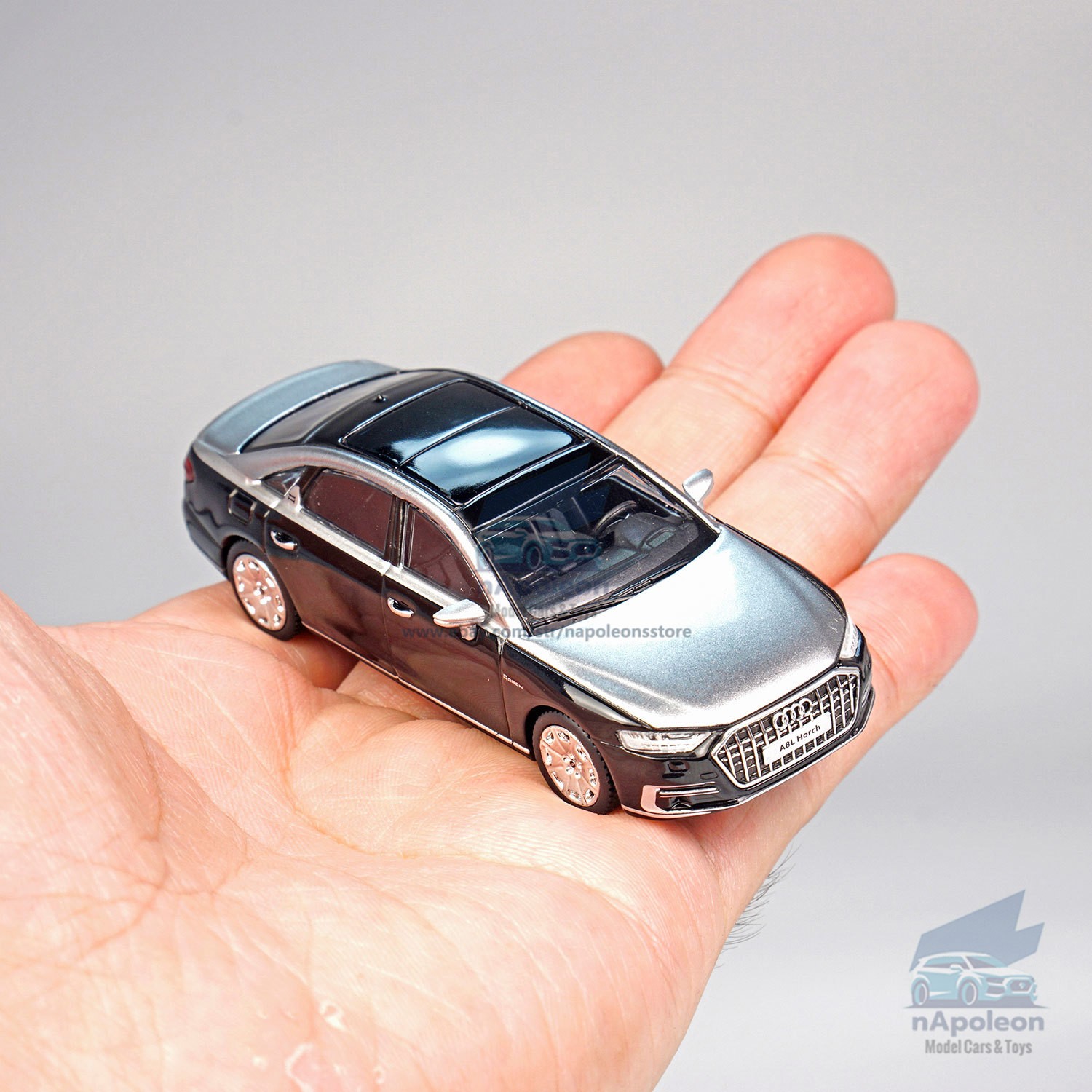 1:64 Audi A8L Horch 2021 Two-Tone Diecast Model Car Kids Gift Collection Display