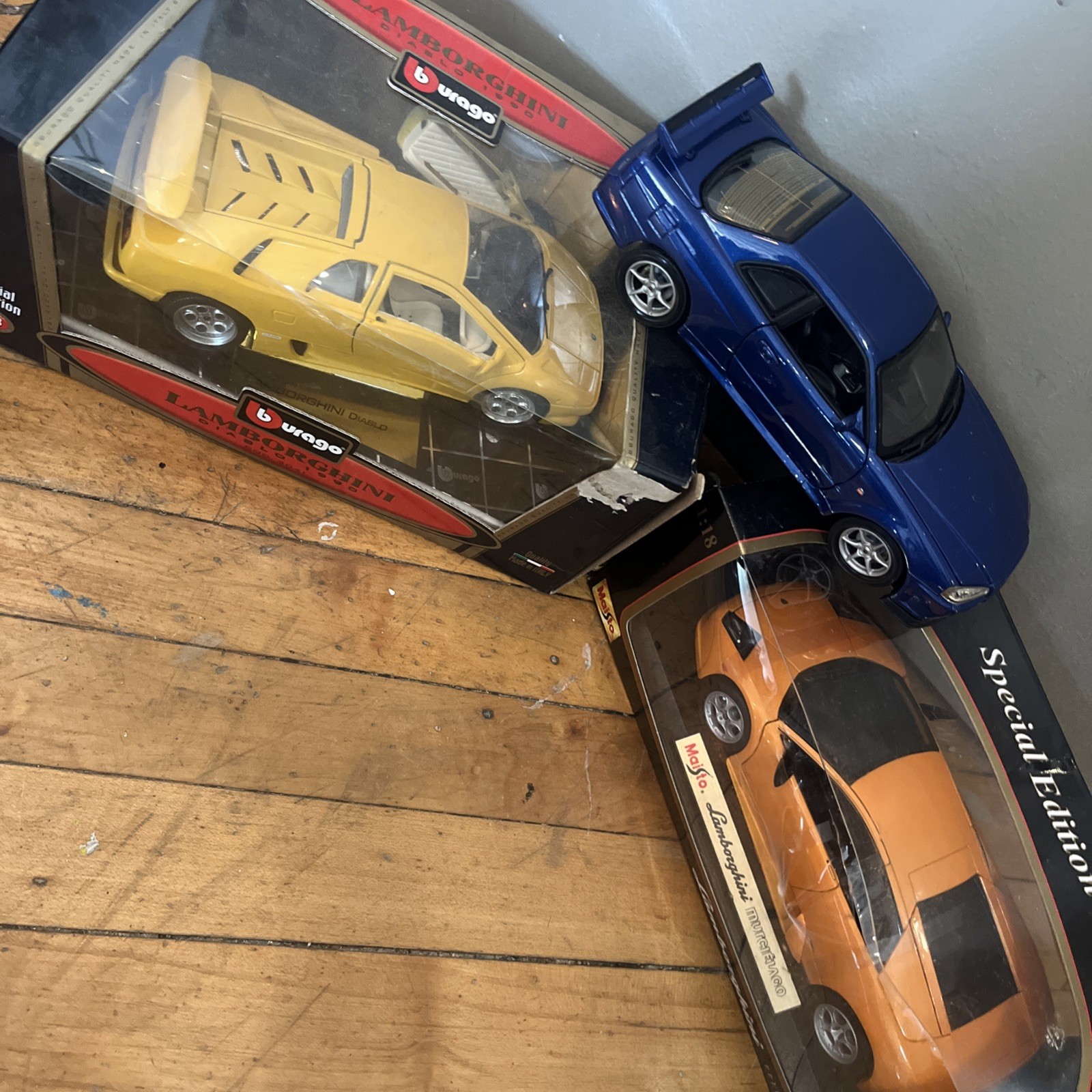 3x VTG 90’s 1/18 Die-cast Model Cars bburago Maisto Skyline & Lamborghini