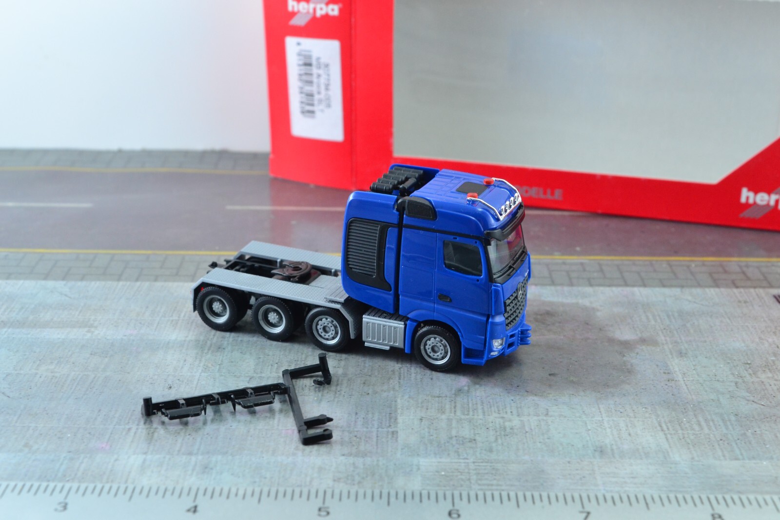 Herpa 307734 Mercedes Benz AROCS SLT 4 Axles Tractor Unit Truck Blue 1:87 HO