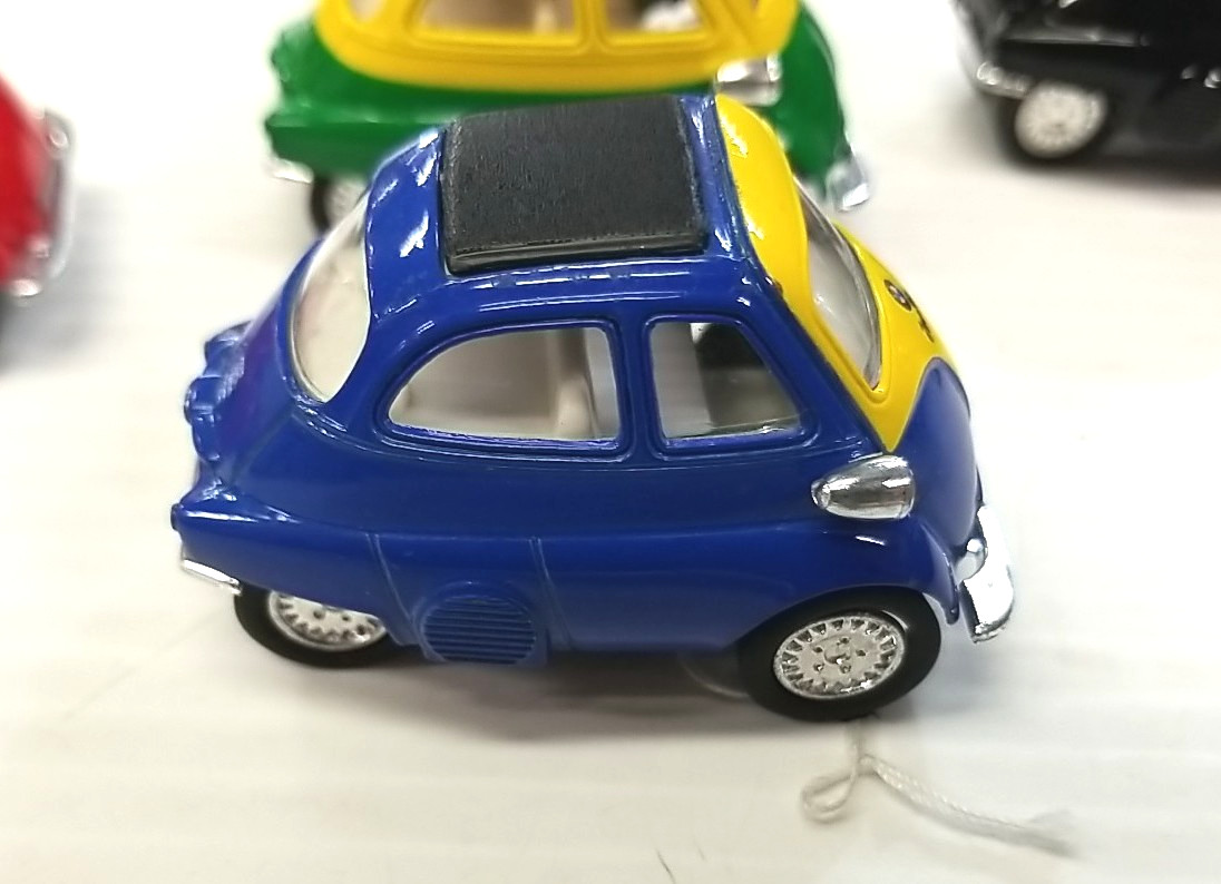 Lot of 6 Kintoy Die cast BMW Isettas. pull back toys (box 259)