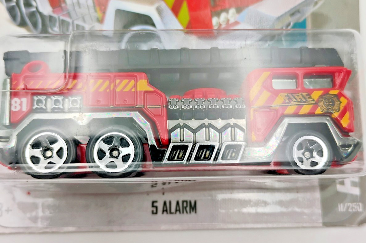 Hot Wheels HW City (2013) Red 5 Alarm Fire Truck Toy 41/250