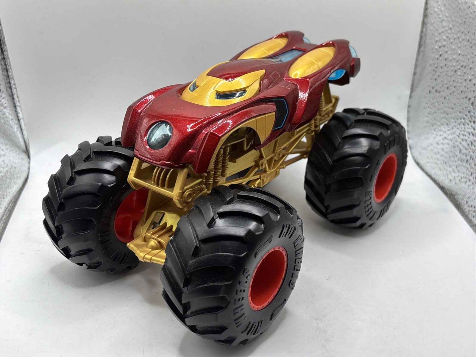 Hot Wheels Monster Jam Marvel Iron Man 1:24 Large Oversized Die-cast Truck