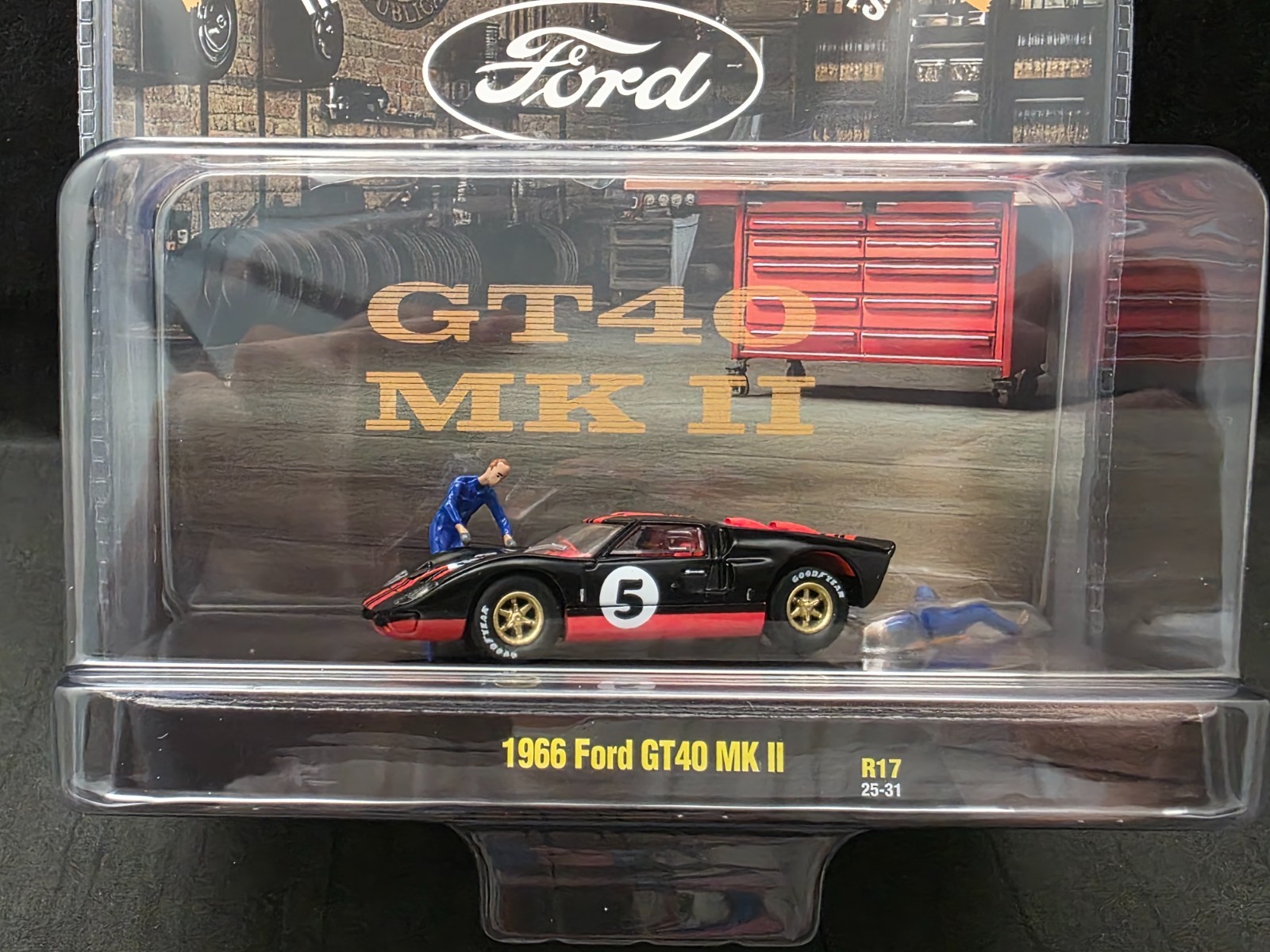 M2 Diorama “Victory Speed Garage” 1966 Ford GT40 MK II (R17) 67500