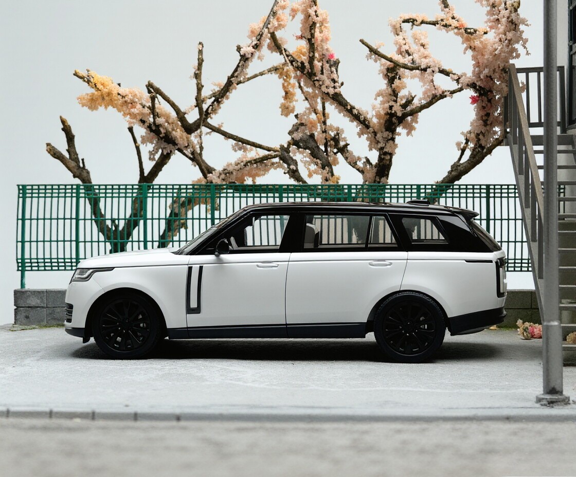 LCD 1:64 White 2022 Range Rover Luxury SUV Sports Model Diecast Metal Car