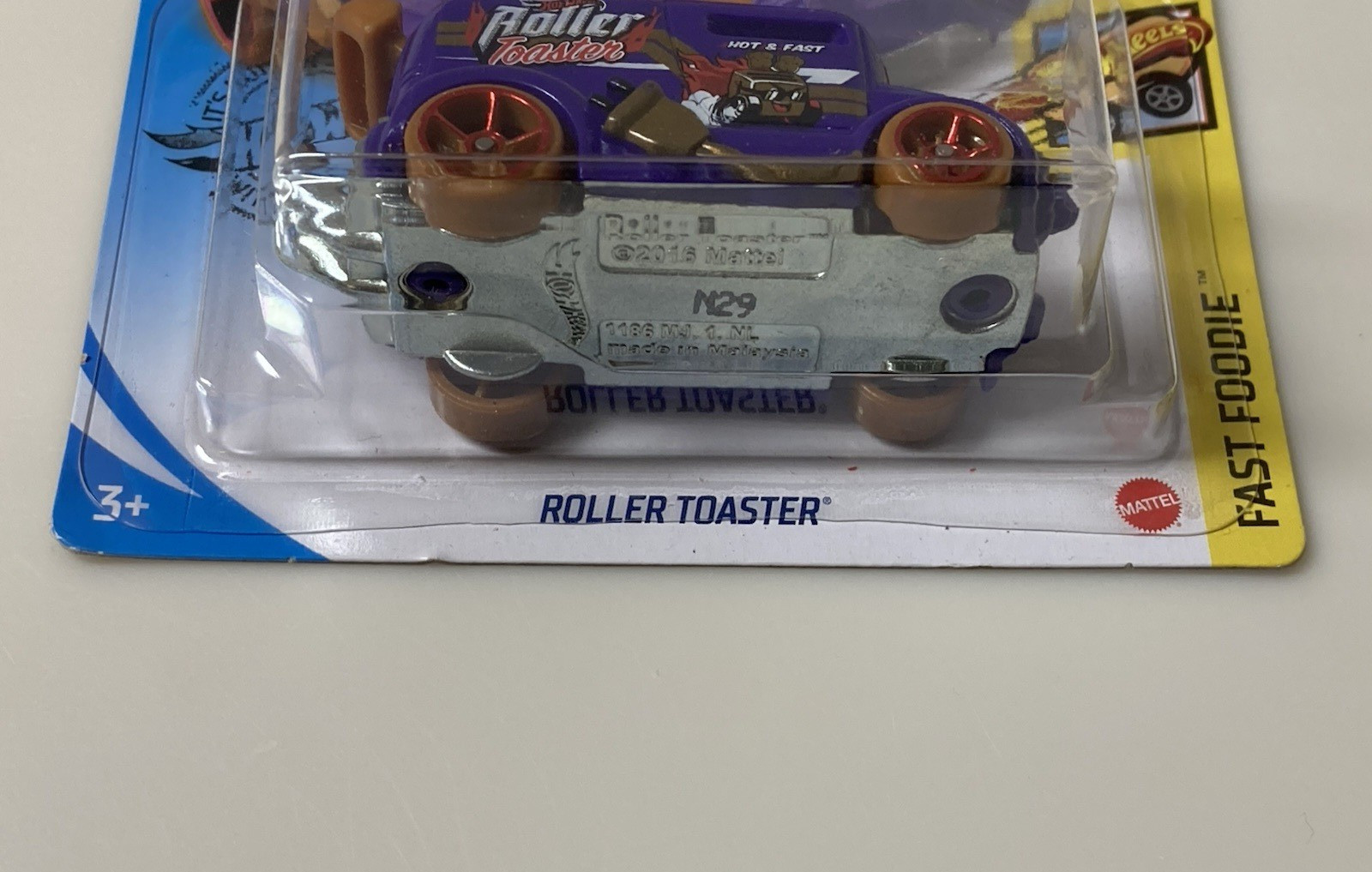 Hot Wheels Roller Toaster 39/250 Fast Foodie 4/5 Purple Special Feature Mattel