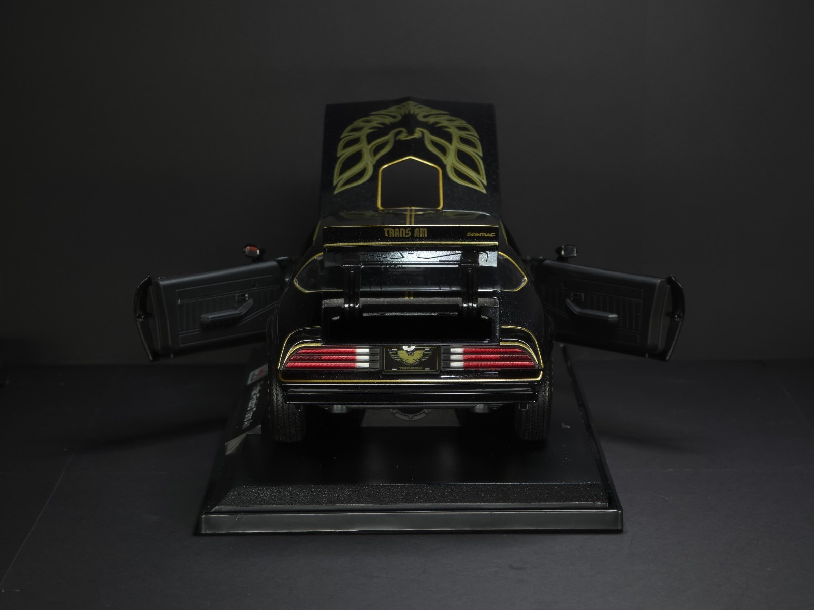 Pontiac Firebird Trans Am 1:18 Maisto Exclusive Style Special Edition – Black