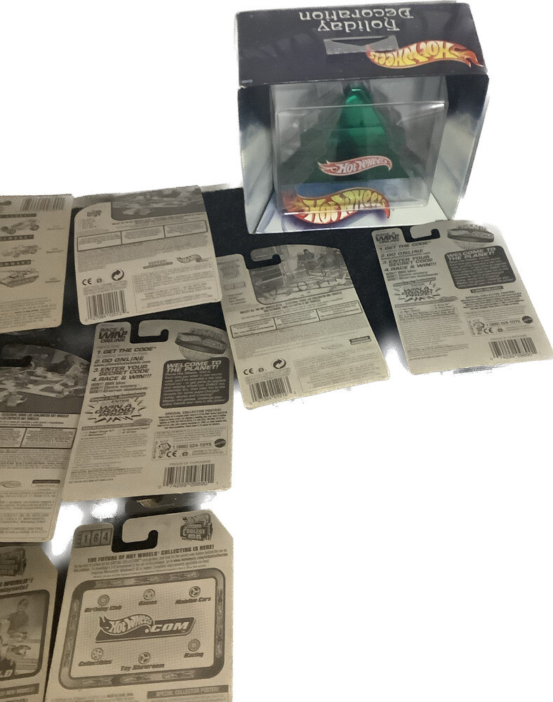 Hot Wheels Bundle – Set of 33 Assorted Cars – (PLEASE SEE PHOTOS) (9250618)