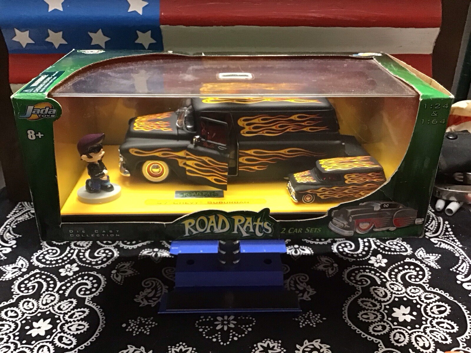 JADA TOYS ROAD RATS 57′ CHEVY SUBURBAN 2 CAR SET WITH FIGURE “”