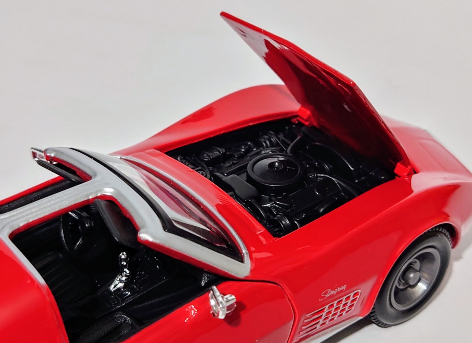 Maisto Special Edition 1970 Chevrolet Corvette T Top Red 1/24 Diecast