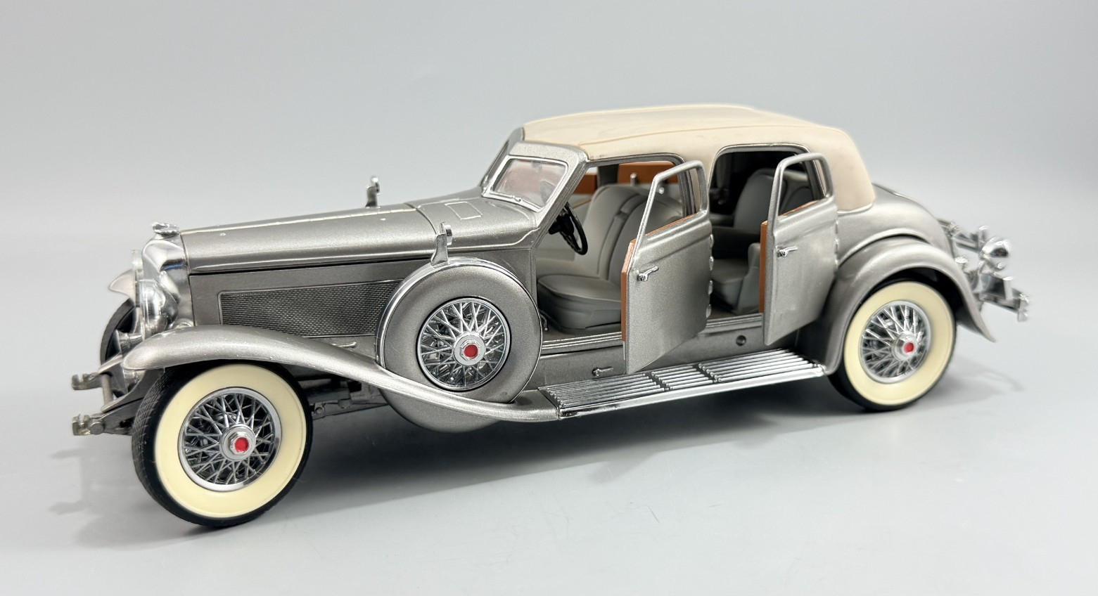 Franklin Mint 1933 Duesenberg SJ Twenty Grand Silver Diecast Model Car 1:24