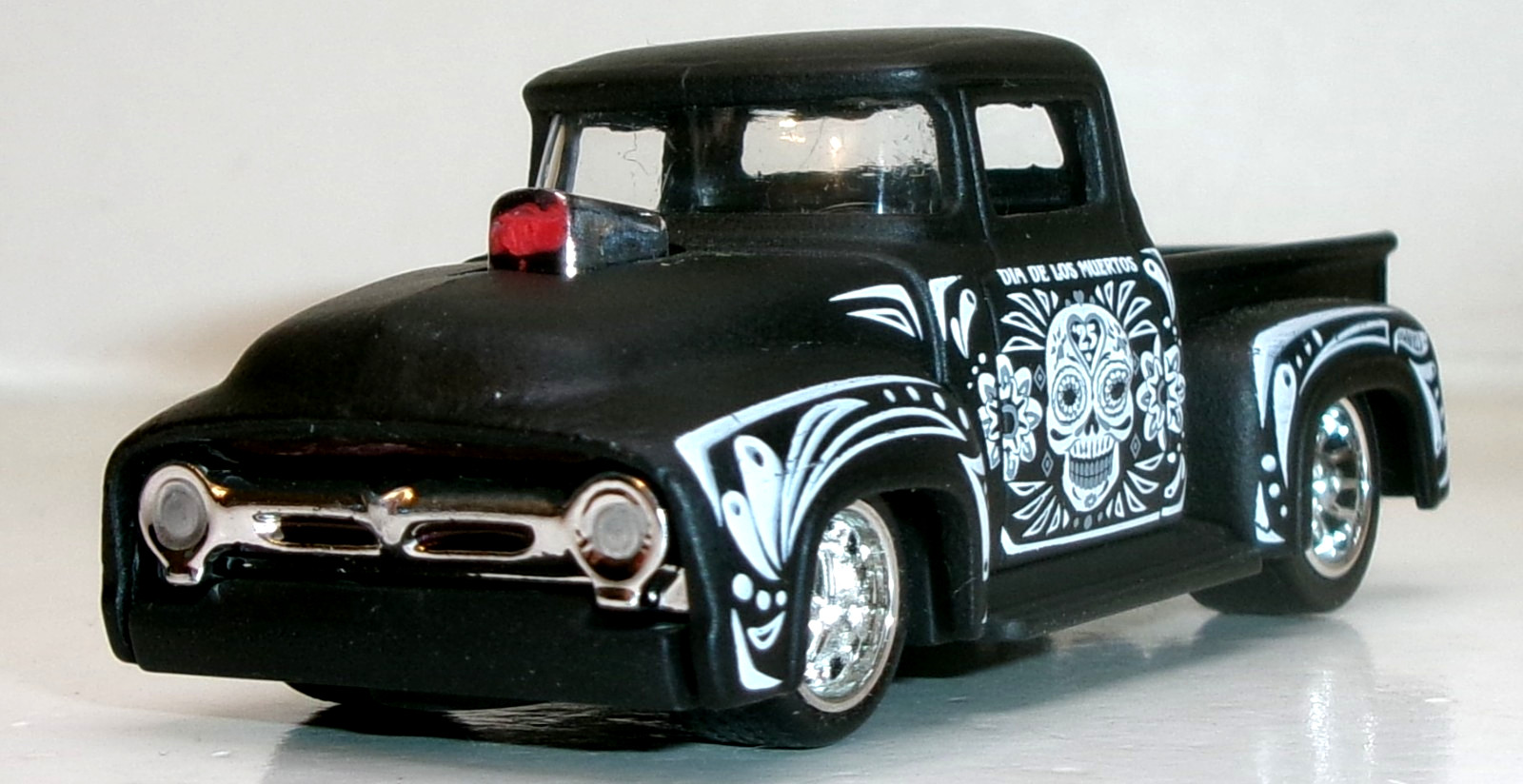 LOOSE 2025 HOT WHEELS 1:64 BLACK CUSTOM ’56 FORD PICKUP WHEEL SWAP REAL RIDERS